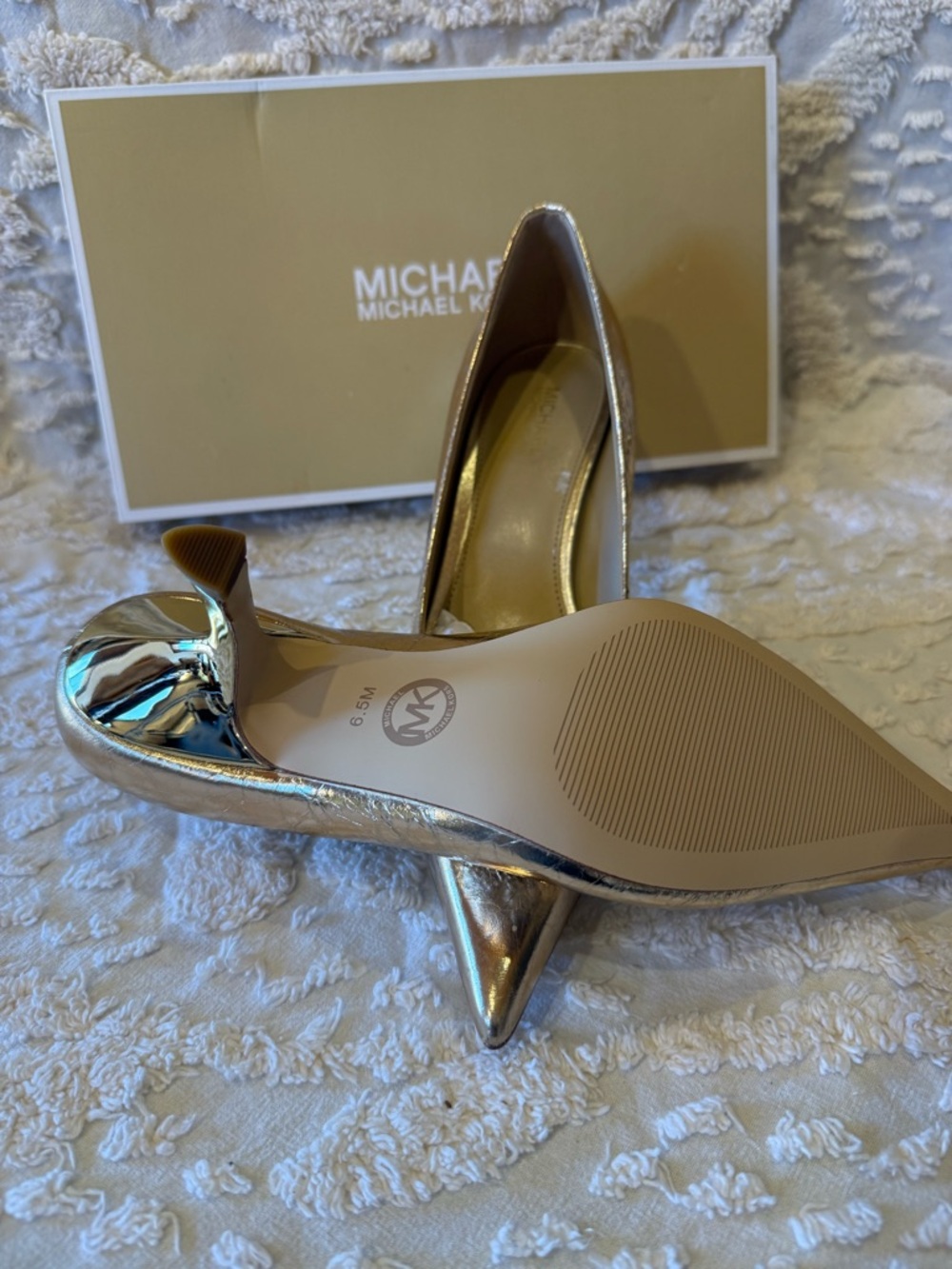 Michael Kors Metallic Gold Pointed-Toe Stiletto Pumps #637 - Picture 4 of 6